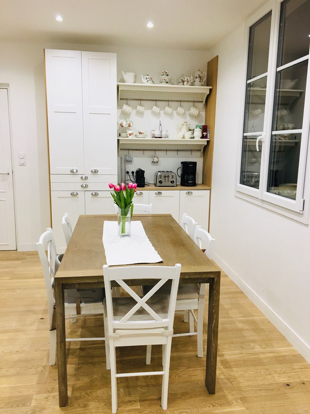 Séjour rénové par Nouvel Espace — espace repas ouvert sur la cuisine